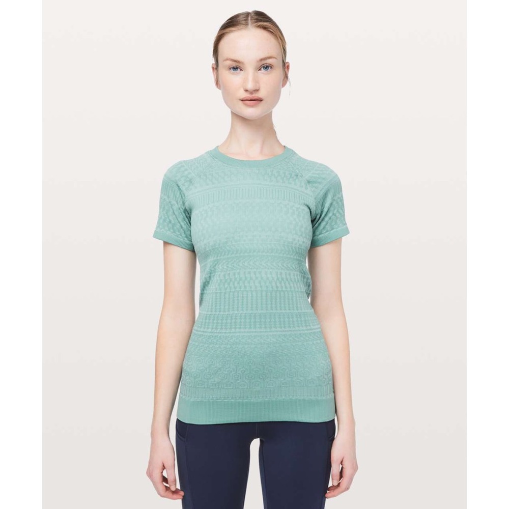 Lululemon NWT T-shirt top green 6